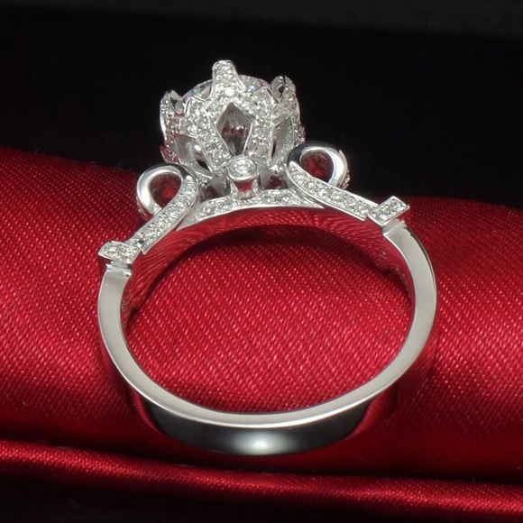A New 4 Carat Sterling Silver Ring - Picture 3 of 5